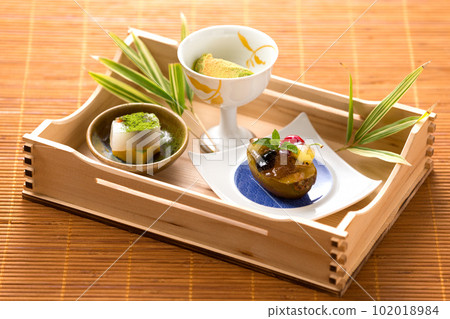 Japanese food, Japanese cuisine, low dining table, summer 102018984