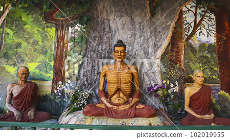Statue of Lord Budhha Doing Meditation With Disciples, Dungeshwari, Gaya, Bihar.. 102019955