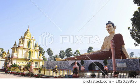 Statue of relaxing Budhha in the Meditation Centre of Dungeshwari, Gaya, Bihar.. 102019956