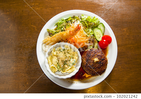 Hamburger steak with fried shrimp Hamburger steak with fried shrimp 102021242