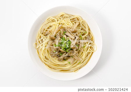 Mushroom Japanese style soup pasta 102021424