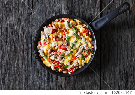 chicken, pinto beans, tomatoes, cheese, top view 102023147