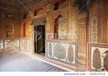 Colourful mythological paintings on the inner wall of Sone - Chandi Ki Dukaan, shop of gold and silver, Mahansar, Shekhawati, Rajasthan, India 102023552