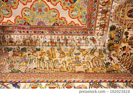 Colourful paintings on the ceiling of an entrance gate of Raghu Nath Ji Mandir, dedicated to Lord Rama and Sita, located in Mandawa, Shekhawati, Rajasthan, India 102023828