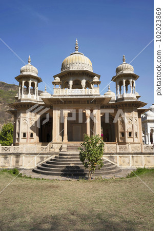 Gaitore Ki Chhatriyan, this site features traditional funeral monuments honouring royal men of the past, Maharaja Jai Singh II, the founder of Jaipur, Nahargarh Fort, located in Jaipur, Rajasthan, Gaitore Ki Chhatriyan, this site features traditional funeral monuments honouring royal men of the past, Maharaja Jai Singh II, the founder of Jaipur, Nahargarh Fort, located in Jaipur, Rajasthan, 102023869