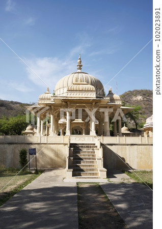 Gaitore Ki Chhatriyan, this site features traditional funeral monuments honouring royal men of the past, Maharaja Jai Singh II, the founder of Jaipur, Nahargarh Fort, located in Jaipur, Rajasthan, Gaitore Ki Chhatriyan, this site features traditional funeral monuments honouring royal men of the past, Maharaja Jai Singh II, the founder of Jaipur, Nahargarh Fort, located in Jaipur, Rajasthan, 102023891