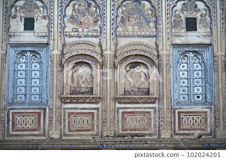 Fresco painting on outer wall of an old Haveli in Shekhawati. Marwari merchants constructed grand havelis in the Shekhawati region dated 17th to 19th centuries richly decorated with painted murals, 102024201