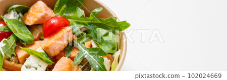 Close up of salad with salmon, spinach, cherry tomatoes, 102024669