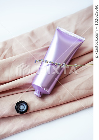 Cosmetic tube pack design. Mock up skin care beauty product. 102025060