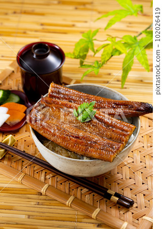 鰻 丼 102026419
