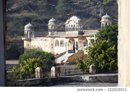 Building near Sisodia Rani Palace and Garden, located in Jaipur, Rajasthan, India 102028911