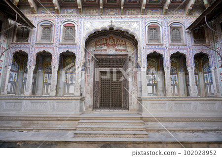 Colourful paintings and carved wooden door of Kamal Morarka Haveli Museum in Shekhawati. Marwari merchants constructed grand havelis in the Shekhawati region dated 17th to 19th centuries richly 102028952
