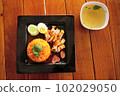 Crispy roasted pork with rice 102029050