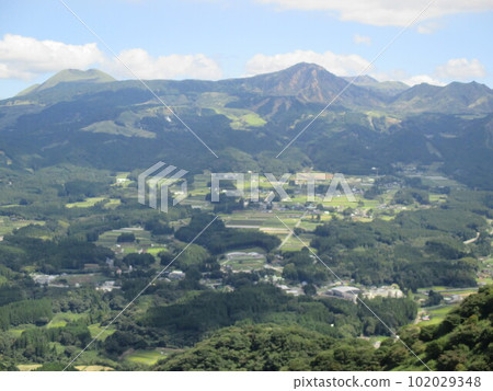 Minami Aso "Nango Valley" seen from Mt. Tawara in Nishihara Village, Aso District, Kumamoto Prefecture Minami Aso "Nango Valley" seen from Mt. Tawara in Nishihara Village, Aso District, Kumamoto Prefecture 102029348