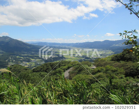 Minami Aso "Nango Valley" seen from Mt. Tawara in Nishihara Village, Aso District, Kumamoto Prefecture Minami Aso "Nango Valley" seen from Mt. Tawara in Nishihara Village, Aso District, Kumamoto Prefecture 102029351