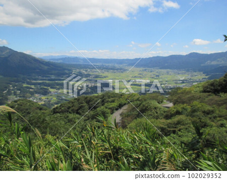 Minami Aso "Nango Valley" seen from Mt. Tawara in Nishihara Village, Aso District, Kumamoto Prefecture 102029352