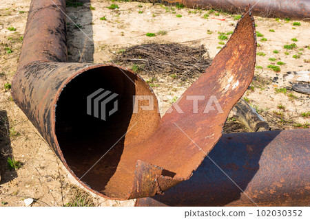 Damaged rusty large diameter water pipe 102030352