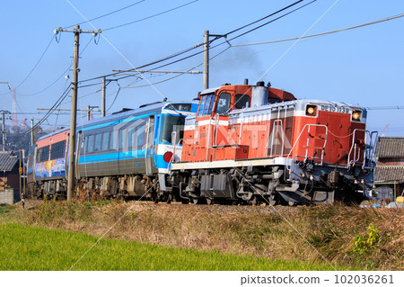 DE10型內燃機車牽引訓練列車(JR四國) DE10型內燃機車牽引訓練列車(JR四國) 102036261