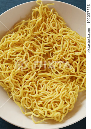 Steamed yakisoba noodles (before cooking) 102037738