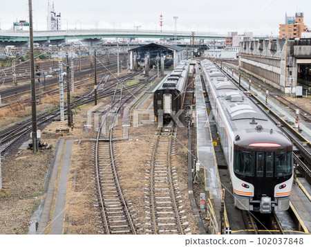 [Nagoya Train Area] Limited Express Hida entering the garage after operation 102037848
