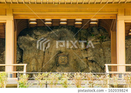 Seated statue of Dainichi Nyorai seen from Usuki Stone Buddha Park 102039824