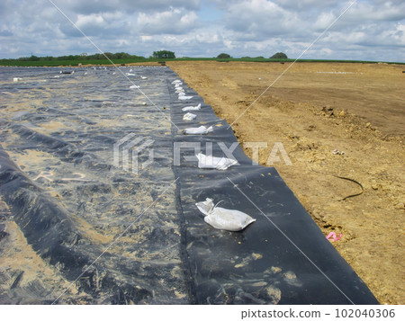 Landfill expansion project with clay cover and HDPE synthetic liner. Landfill expansion project with clay cover and HDPE synthetic liner. 102040306