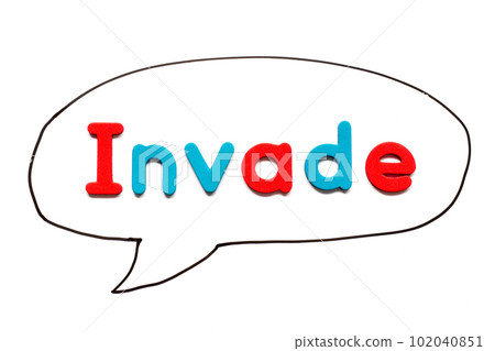 Alphabet letter with word invade in black line hand drawing as bubble speech on white board background 102040851