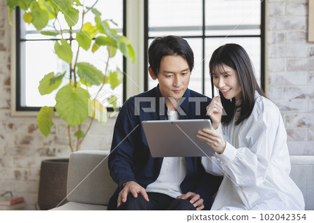 看片的女孩 看片的女孩 102042354