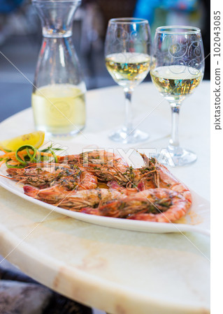 Beautiful and very tasty royal prawns in a restaurant. 102043085