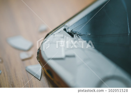 I drop my smartphone and it breaks I drop my smartphone and it breaks 102051528