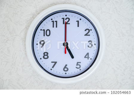 5:00 17:00 102054663