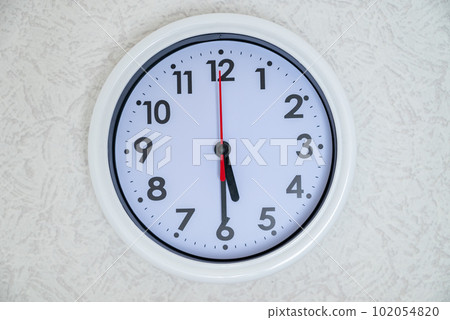 5:30 17:30 5:30 17:30 102054820