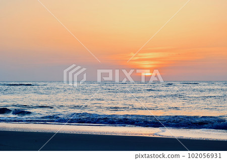 Sunrise on Kawarago Beach, Ibaraki Prefecture 102056931