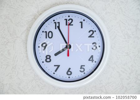 5 minutes before 8:00 Act 5 minutes before 102058700