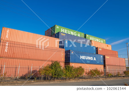 Fukuoka port container yard 102061544