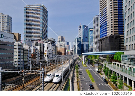 Tokaido Shinkansen running through Hamamatsucho Station Tokaido Shinkansen running through Hamamatsucho Station 102063149