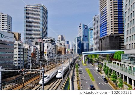 Tokaido Shinkansen running through Hamamatsucho Station Tokaido Shinkansen running through Hamamatsucho Station 102063151