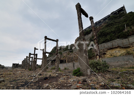 Remains of the conveyor belt on Gunkanjima 102064168