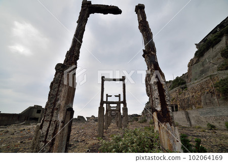 Remains of the conveyor belt on Gunkanjima 102064169
