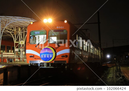 [Gakunan Train] Type 8000 "Night View Train" at night (Gakunan Railway Line: Gakunan Ebi Station) 102066424