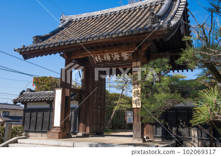 Main gate of Bairinji Temple (Kurume City) 102069317