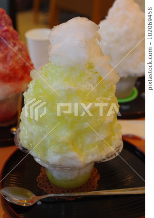 Large shaved ice, the royal road of frozen desserts in summer Large shaved ice, the royal road of frozen desserts in summer 102069458