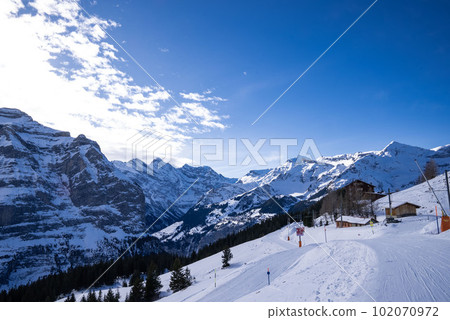 Beautiful snowy mountains of the Swiss Alps, mountainous areas with snowy mountains, vast snowy fields in fine weather, world-class ski resorts, steep mountains 102070972