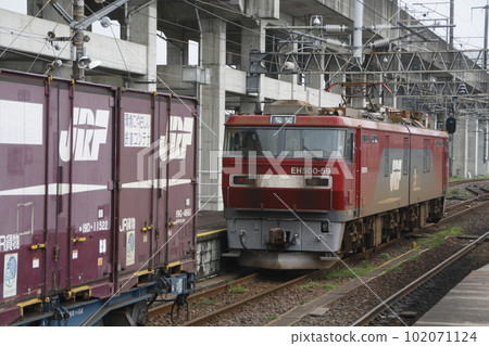 Locomotive exchange at Kuroiso Station (locomotive in alternating section: EH500) 102071124