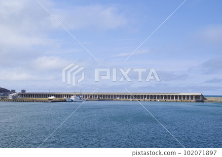 從海上看到的北防波堤圓頂全景 102071897