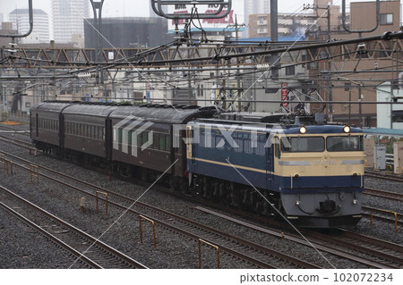 Forwarding train of old passenger cars (Type EF65 500 series) Forwarding train of old passenger cars (Type EF65 500 series) 102072234