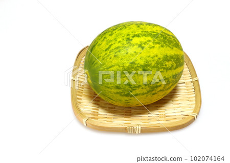 Papaya melon 102074164
