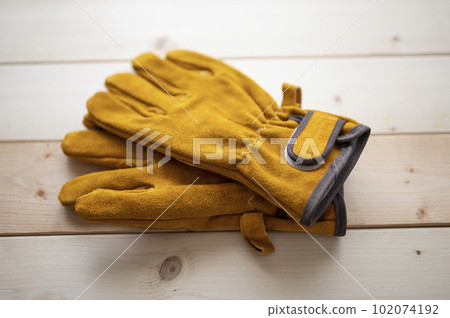 Convenient heat-resistant leather gloves for outdoor activities such as camping Convenient heat-resistant leather gloves for outdoor activities such as camping 102074192