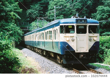 Series 113 on the Uchibo Line heading for Chiba on the Boso Peninsula Series 113 on the Uchibo Line heading for Chiba on the Boso Peninsula 102074444