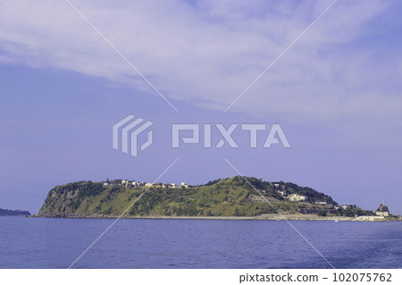 從池島港出發的渡輪上看到的池島 從池島港出發的渡輪上看到的池島 102075762